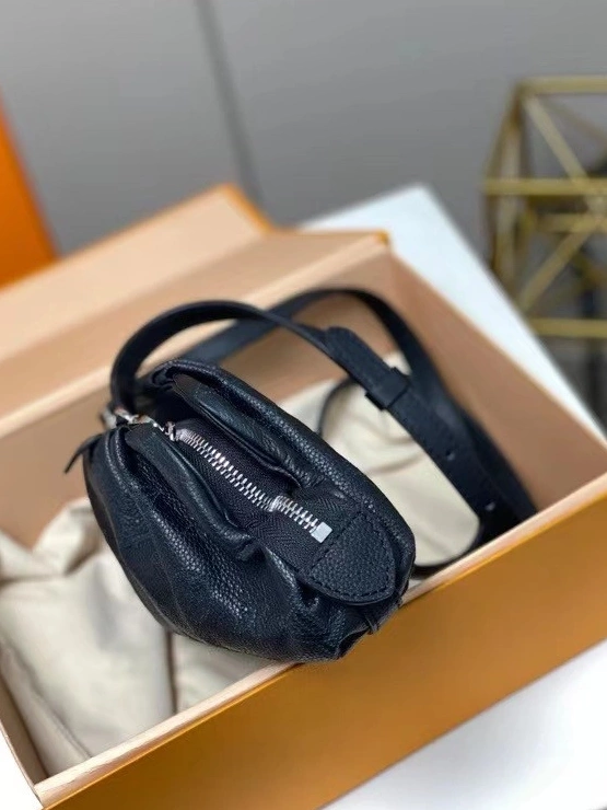 LOUIS SCALA POUCH MINI VUITTON 0716